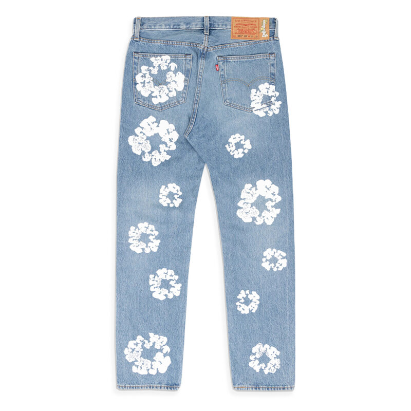 Với quần jeans Denim Tears The Cotton Wreath Jean Light Wash, bạn sẽ luôn nổi bật với vẻ ngoài phong cách và tự tin, là sự lựa chọn hoàn hảo cho những ai yêu thích phong cách cổ điển và hiện đại.